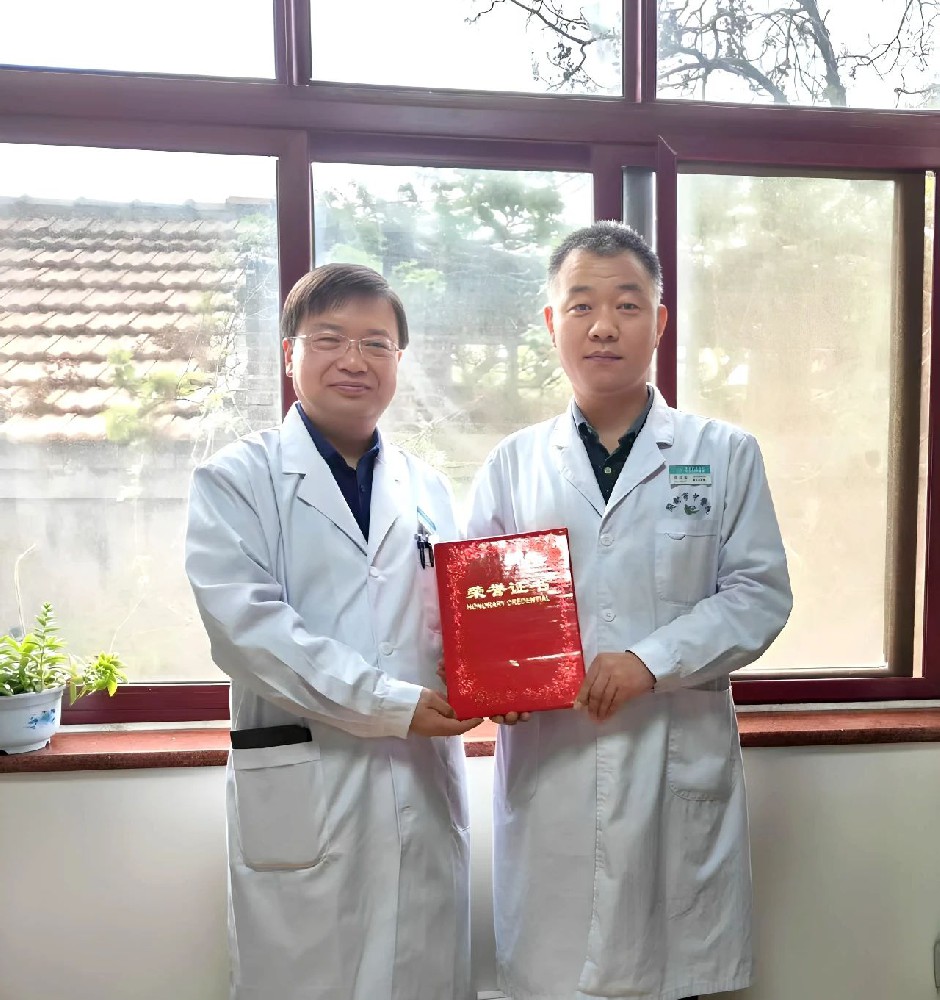 微光成炬 溫暖同行——內(nèi)分泌二病區(qū)評選“服務之星”